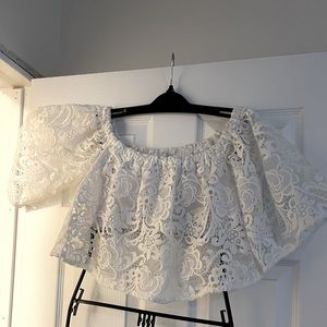 Whit lace crop